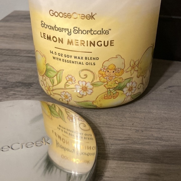 Goose Creek STRAWBERRY SHORTCAKE LEMON MERINGUE 14.5 OZ SOY WAX 3 WICK CANDLE - Picture 3 of 8